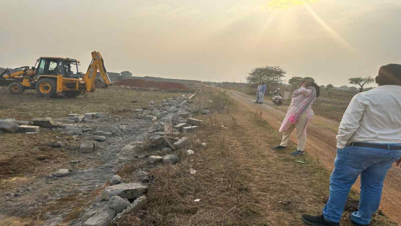 अवैध प्लाटिंग और अतिक्रमण पर चला प्रशासन का बुलडोजर, 310 हाईवा रेत, 134 हाईवा मुरुम जब्त...