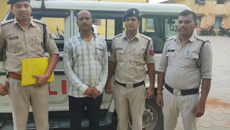 छात्रा को धमकी देकर 12 साल तक करता रहा दुष्कर्म, अब पुलिस की गिरफ्त में आरोपी शिक्षक...