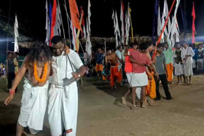 जात्रा में जमकर झूमे लोकसभा प्रत्याशी नाग और विधायक नेताम...