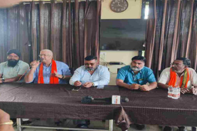 श्री सीमेंट के खिलाफ ट्रक एसोसिएशन ने खोला मोर्चा, वादाखिलाफी का लगाया आरोप, परिवहन बंद करने की दी चेतावनी...