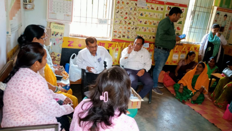 उल्टी-दस्त प्रभावित गांव बोड़ेगांव में स्थिति नियंत्रण पर