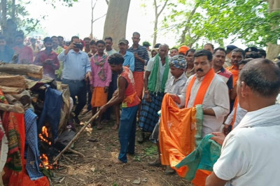 19 मजदूरों की एक साथ निकली अर्थी, नम आंखों से पूरे गांव ने दी अंतिम विदाई...
