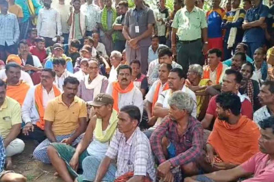कवर्धा सड़क हादसा : 19 आदिवासी श्रमवीरों की मौत से दहला छत्तीसगढ़, समाज के संरक्षक ने सरकार से की पीड़ित परिवार को नौकरी और एक-एक करोड़ मुआवजा देने की मांग...