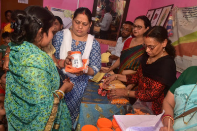 कुपोषित बच्चों में बांटे प्रोटीन पाउडर और स्वच्छता किट