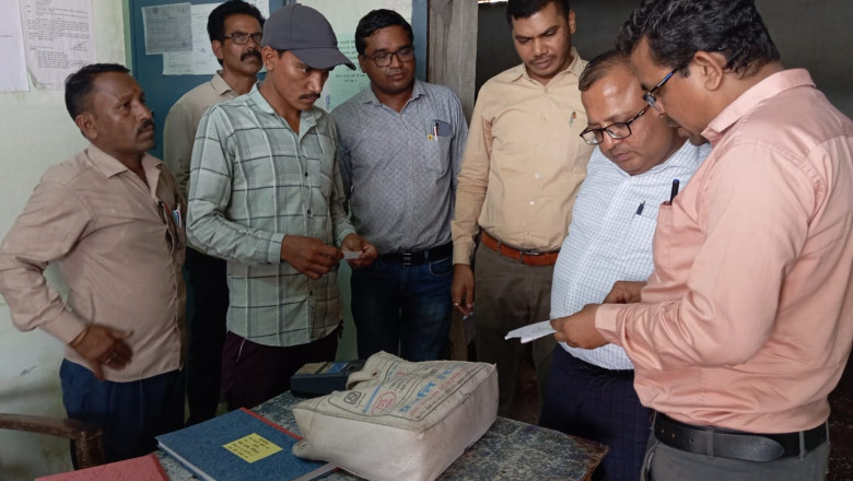 जिला पंचायत सीेईओ ने किया बेरला वि.ख. के सेवा सहकारी समिति का निरिक्षण