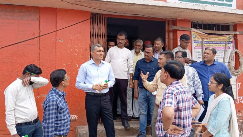 कलेक्टर ने किया खाद बीज के भंडारण सेवा सहकारी समिति लोलेसरा का निरिक्षण