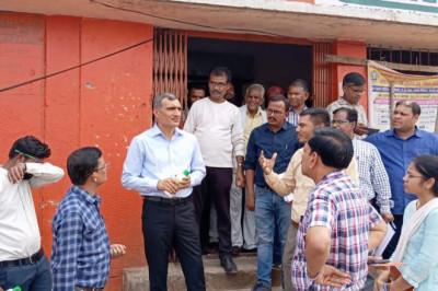 कलेक्टर ने किया खाद बीज के भंडारण सेवा सहकारी समिति लोलेसरा का निरिक्षण