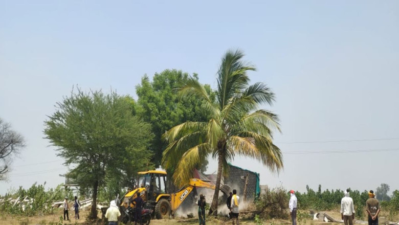 करोड़ों की शासकीय भूमि को प्रशासन ने जेसीबी चलाकर कराया अतिक्रमण मुक्त, तोड़ी बाउंड्रीवाल...