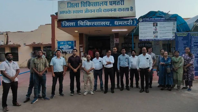 जिला अस्पताल के डॉक्टरों ने कलेक्टर के खिलाफ किया प्रदर्शन, दुर्व्यवहार करने का लगाया आरोप, कार्रवाई नहीं हुई तो करेंगे हड़ताल...