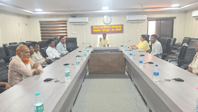 कलेक्टर ने ली जिला विकास संघर्ष समिति, दस्तावेज लेखकों, स्टाम्प वेंडरों की बैठक