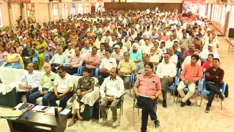 शैक्षणिक सत्र प्रारंभ होने से पहले कार्य योजना बनाकर सभी आवश्यक तैयारियां सुनिश्चित करें-कलेक्टर  चौधरी