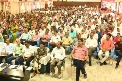 शैक्षणिक सत्र प्रारंभ होने से पहले कार्य योजना बनाकर सभी आवश्यक तैयारियां सुनिश्चित करें-कलेक्टर  चौधरी