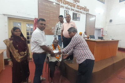 नगर निगम के सेवानिवृत्त कर्मियों को आयुक्त की उपस्थिति में दी गई बिदाई