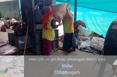नगर पालिका निगम भिलाई क्षेत्र में आज के समय में  9 एस.एल.आर.एम. यानी सॉलि़ड एंड लिक्विड रिसोर्स मैनेजमेंट सेंटर चल रहे हैं वहां स्व सहायता समूह की महिलाओं द्वारा  कचरा संग्रहण किया जा रहा है l