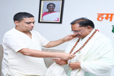 सीएम साय से मिले आयुर्वेदाचार्य बालकृष्ण, कहा-छत्तीसगढ़ में योग, आयुर्वेद को लेकर असीम संभावनाएं...