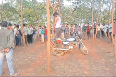 पेड़ पर लटकी मिली युवक की लाश...