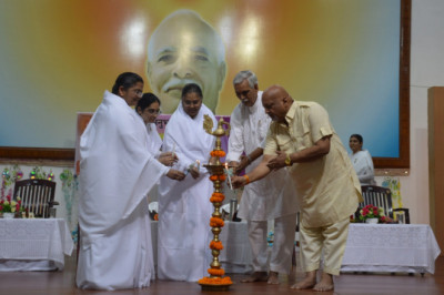 शान्ति सरोवर रिट्रीट सेन्टर में तीन दिवसीय शिविर आओ खोलें खुशियों के द्वार..