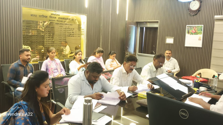 आयुक्त ने की निर्माण कार्यो की समीक्षा वर्षा ऋतु में वृहद वृक्षारोपण के लिये स्थल चयन के दिये निर्देश