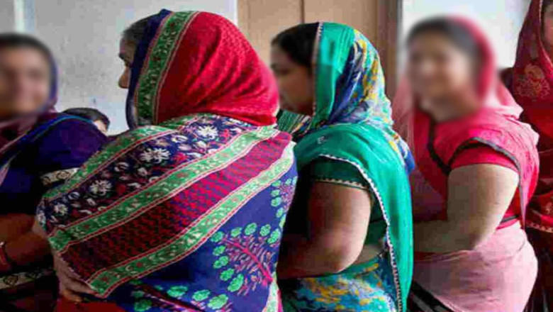 पति की मौत के बाद अनुकंपा नौकरी मांगने पहुंच गईं 3 पत्नियां, चकराए अफसर...