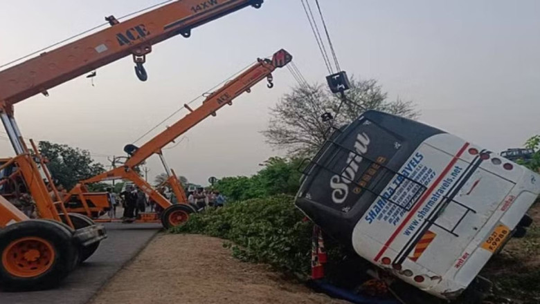 वैष्णो देवी के दर्शन करके छत्तीसगढ़ लौट रहे थे श्रद्धालु, UP में पलटी बस, मासूम बच्ची समेत 2 की मौत, 35 लोग घायल, बढ़ सकती है मृतकों की संख्या...