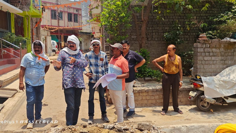 वार्ड 30 के घरों में पानी प्रेशर की जांच करने निकले अफसर,लोगो से ली जानकारी: