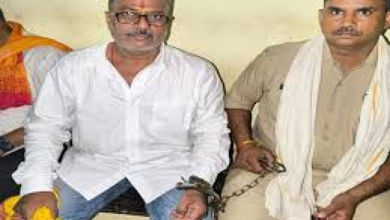 भिलाई हाउसिंग बोर्ड इलाके में महादेव सट्टा को लेकर युवक के अपहरण और मारपीट मामले के आरोपी ने जामुल थाना में किया सरेंडर....