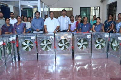 जन सहयोग से आंगनबाड़ी केन्द्रों के लिए मिले 20 कूलर कलेक्टर अग्रवाल ने आंगनबाड़ी कार्यकर्ताओं को सौंपे कूलर