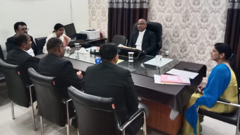 आगामी नेशनल लोक अदालत में अधिक प्रकरणों के निराकरण के संबंध में की गई चर्चा