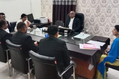 आगामी नेशनल लोक अदालत में अधिक प्रकरणों के निराकरण के संबंध में की गई चर्चा