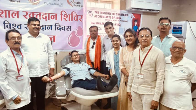 दुर्ग जिला ब्लड बैंक में विश्व रक्तदाता दिवस का आयोजन 28 सामाजिक संस्थाओं एवं कॉलेज का रक्तदान पर किया गया सम्मान