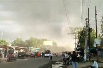 छत्तीसगढ़ में अगले 24 घंटें में आंधी-तूफान के साथ झमाझम बारिश की चेतावनी, जानें आज कैसा रहेगा मौसम...