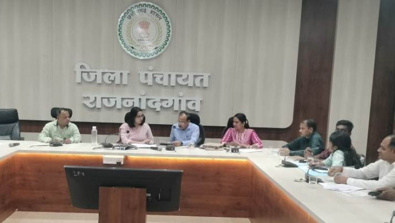 सीईओ जिला पंचायत ने जनपद पंचायतों द्वारा किए जा रहे कार्यों की समीक्षा की