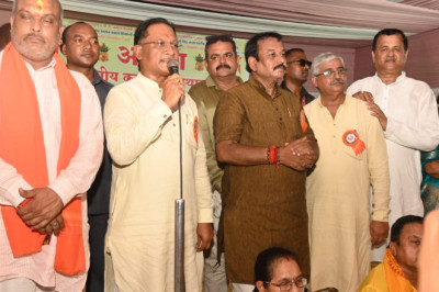 मुख्यमंत्री साय अखिल भारतीय निर्धन दिव्यांग सामूहिक आदर्श विवाह समारोह में शामिल हुए  - दिव्यांग नव दंपत्तियों को दिए आशीर्वाद