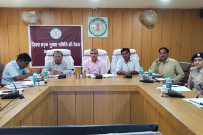 कलेक्टर एवं एसपी ने ली सड़क सुरक्षा समिति की बैठक, शराब पीकर वाहन चलाने वालों पर होगी शख्त कार्यवाही - कलेक्टर