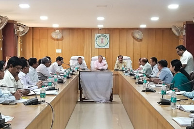 कलेक्टर की अध्यक्षता में समय सीमा की बैठक संपन्न शासकीय कार्यों में कसावट और गति लाने के दिए शख्त निर्देश