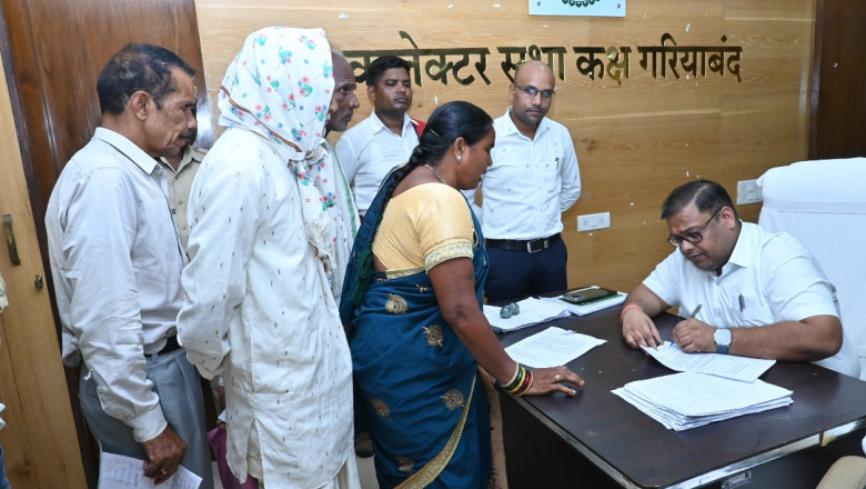 कलेक्टर श्री अग्रवाल ने जनचौपाल में सुनी आम नागरिकों की समस्याएं जन चौपाल में मिले 53 आवेदन...