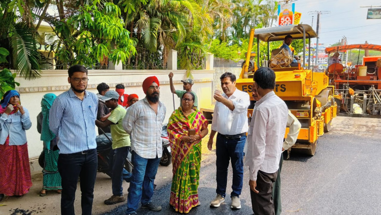 महापौर धीरज बाकलीवाल ने 10 लाख की लागत से बन रहे डामरीकरण सड़क का निरीक्षण  किया...