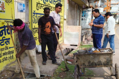 सफाई व्यवस्था के साथ-साथ अन्य कार्यों की मानिटरिंग कर रहे आयुक्त:
