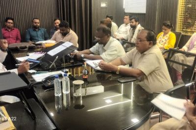 आयुक्त ने तकनीकि अधिकारियों की बैठक में स्वीकृत निर्माण कार्य प्रारंभ करने, वृक्षारोपण के लिये गड्ढा खोदने तैयारी करने के दिये निर्देश