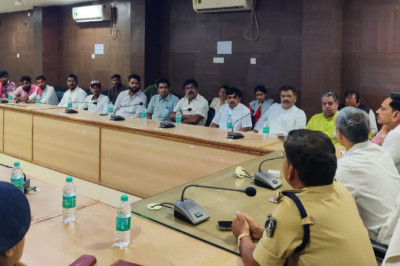 राजनीतिक दलों के प्रतिनिधि और ज़िला प्रशासन की धरना और प्रदर्शन की जगह को ले कर हुई बैठक