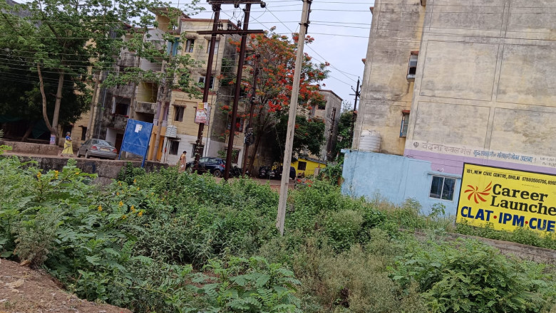 दीनदयाल कॉलोनी जूनवानी भिलाई में बारिश का पानी घरो में भरने के कारण हुए परेशान