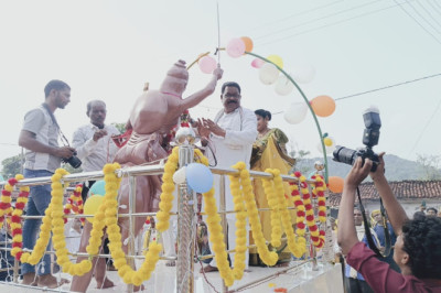 रानी दुर्गावती की मूर्ति अनावरण पर निकाली  भव्य कलश यात्रा खुज्जी विधायक भोला राम साहू शामिल हुए