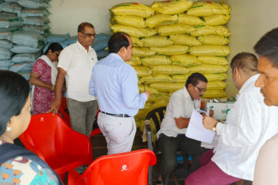 उर्वरक विक्रेताओं के विक्रय परिसर का निरीक्षण कर की गई कार्रवाई