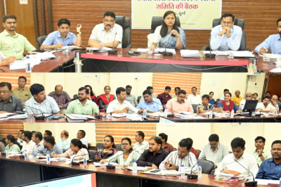 जनसमस्या निवारण शिविरों में आयुष्मान व आधार कार्ड बनाने के लिए कलेक्टर ने दिए निर्देश...