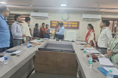 कलेक्टर ने ली जिलाधिकारियों की बैठक-योजनाओं के क्रियान्वयन में अपेक्षित प्रगति में कमी पर अधिकारी होंगे जिम्मेदार...