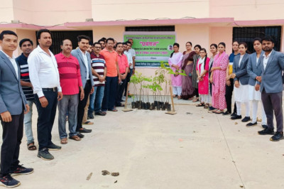 नवनिर्माण न्यायिक कर्मचारी आवासीय परिसर भवन में वृक्षारोपण कार्यक्रम का आयोजन किया गया...