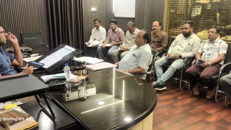 जल विभाग की समीक्षा बैठक में आयुक्त ने अनावश्यक बहने वाले नल काटने के दिये निर्देश