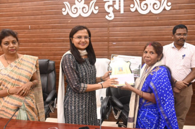 कलेक्टोरेट दुर्ग में पदस्थ 04 महिला कर्मचारी हुए सेवानिवृत्त