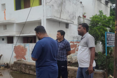 आयुक्त लोकेश चन्द्राकर ने लिया सफाई व्यवस्था का जायजा,पानी भरान क्षेत्र के नाला नाली की समुचित सफाई करने के दिये निर्देश: