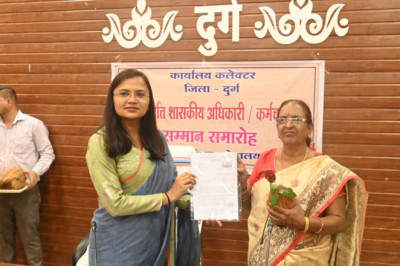 जिला जनसंपर्क कार्यालय, दुर्ग  सेवानिवृत हुए शासकीय सेवकों को किया गया सम्मानित....